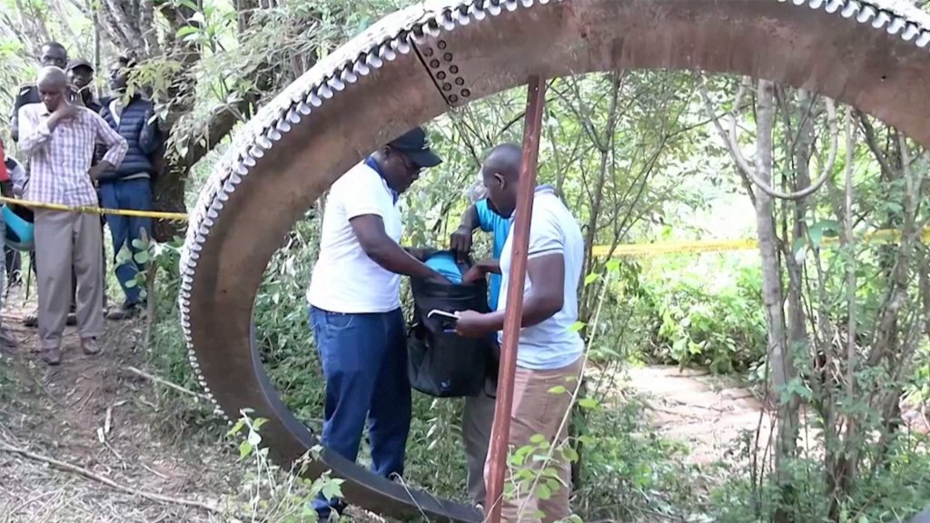 A 500-kilogram metal object falls from the sky in Kenya | ROOM