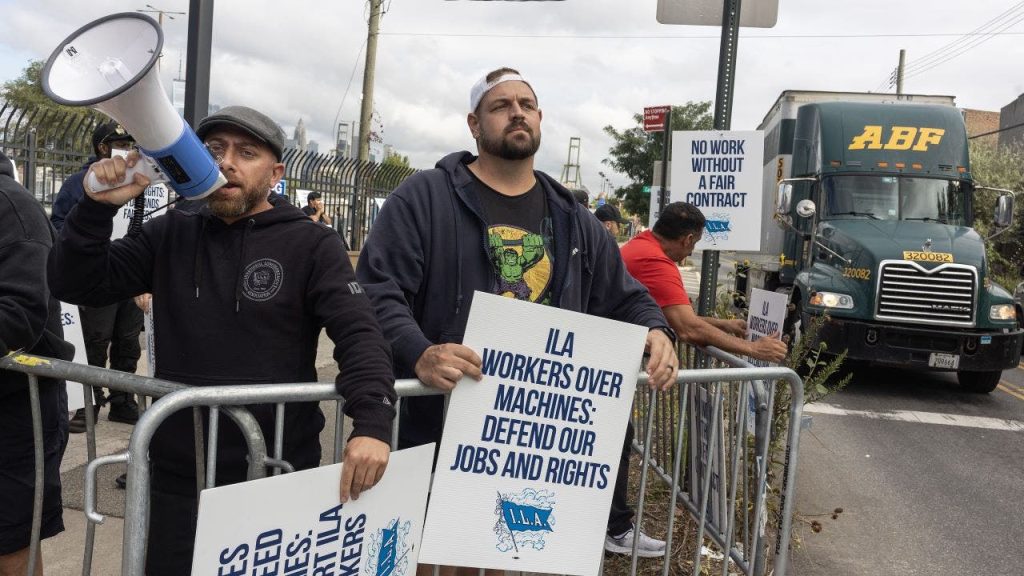 Dockworkers union employers to resume talks as strike threat looms