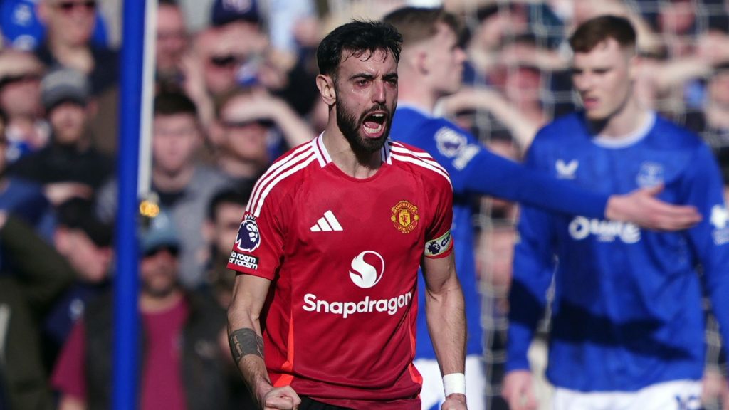 Manchester United's Bruno Fernandes celebrates at Everton