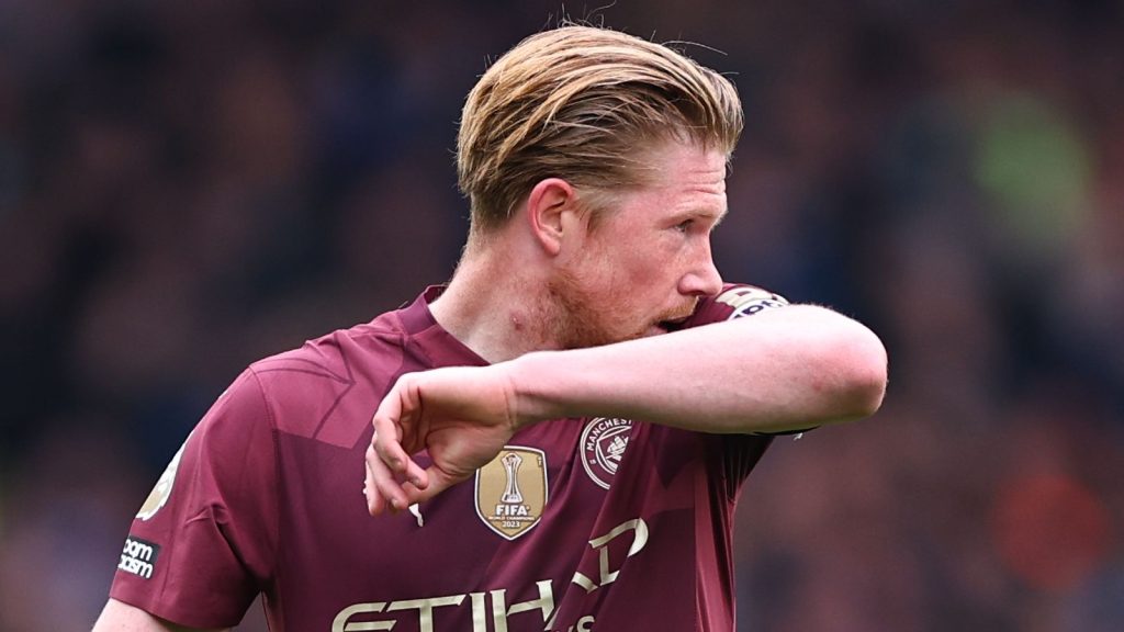Kevin De Bruyne in action for Manchester City at Everton