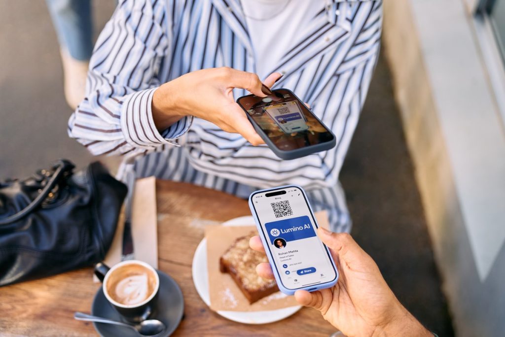 Blinq lands $ 25 million to further his mission to make business cards pass
